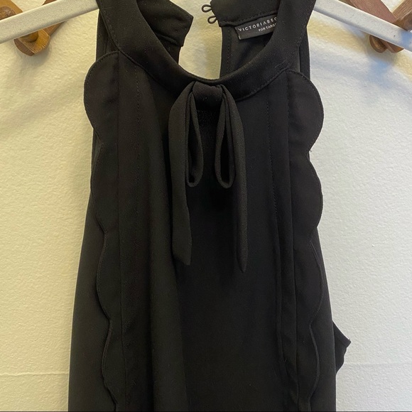 Black Scalloped Tie Neck Sleeveless Blouse - Picture 4 of 9